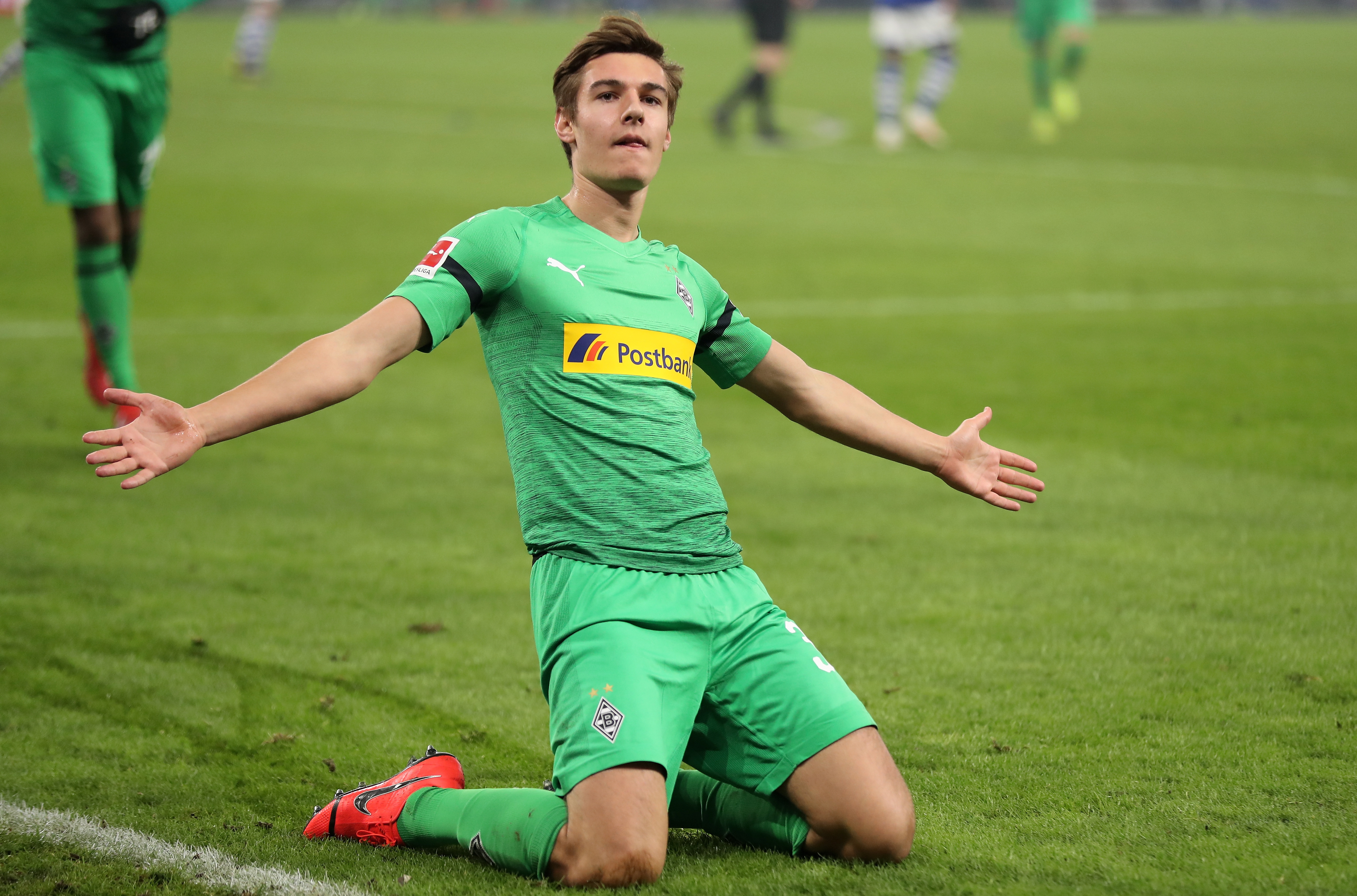 欧联赛后再迎强敌，门兴格拉德巴赫官宣签约，主帅态度——底气十足，赛程密集仍需轮换的简单介绍