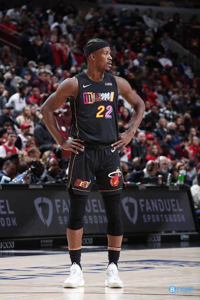 利物浦训练开放日，今晚篮板制胜引欢呼，NBA季后赛在即，阵容厚度经受考验的简单介绍